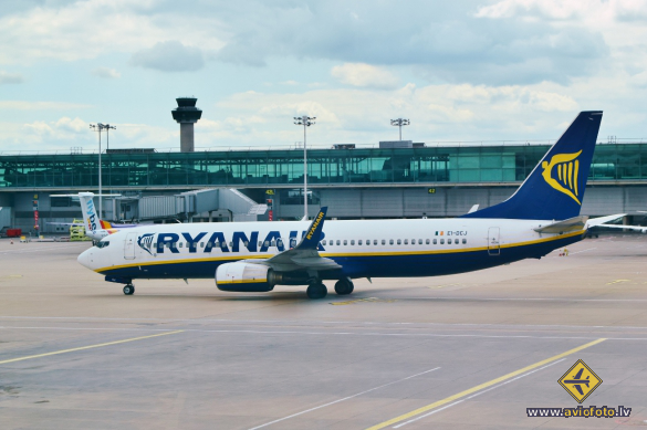 Boeing 737-8AS